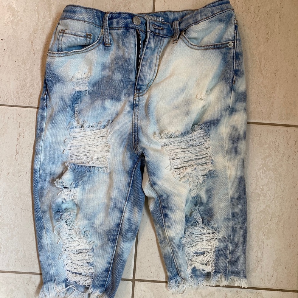 Distressed Bermuda shorts